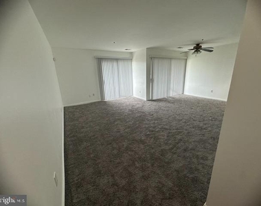 10202 Prince Place - Photo Thumbnail 2