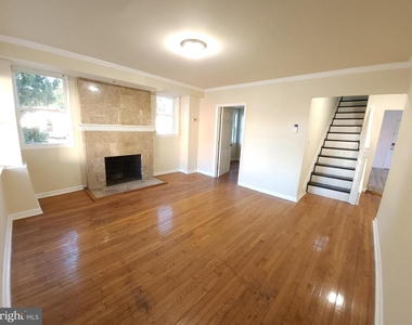 5023 Emo Street - Photo Thumbnail 3