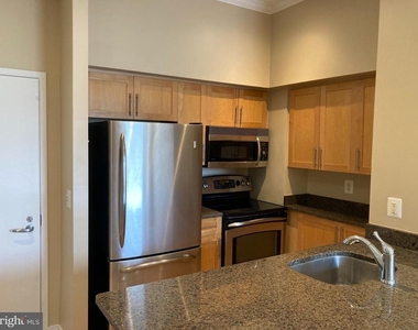7500 Woodmont Avenue - Photo Thumbnail 2