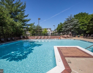 7500 Woodmont Avenue - Photo Thumbnail 10