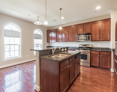 513 Girard Street - Photo Thumbnail 2