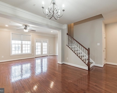 513 Girard Street - Photo Thumbnail 9