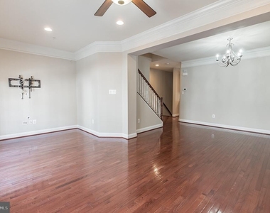513 Girard Street - Photo Thumbnail 11