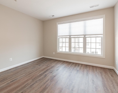 513 Girard Street - Photo Thumbnail 16