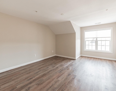 513 Girard Street - Photo Thumbnail 18