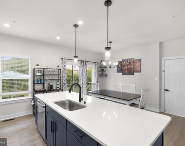 1713 Aurora Way - Photo Thumbnail 7