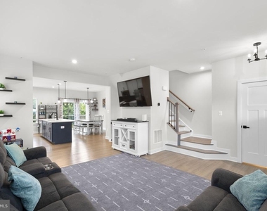 1713 Aurora Way - Photo Thumbnail 2