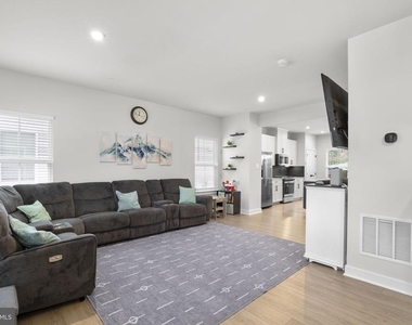 1713 Aurora Way - Photo Thumbnail 3