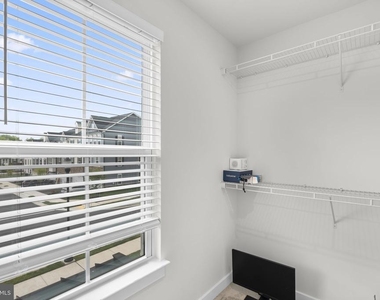 1713 Aurora Way - Photo Thumbnail 16