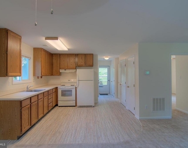 5105 Shore Drive - Photo Thumbnail 8