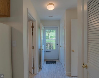 5105 Shore Drive - Photo Thumbnail 4
