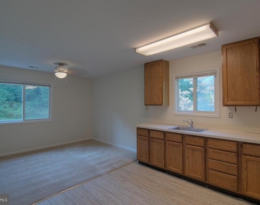 5105 Shore Drive - Photo Thumbnail 5