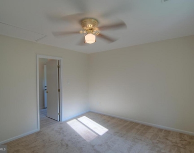 5105 Shore Drive - Photo Thumbnail 13