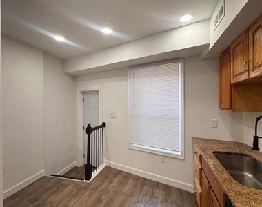 2606 W Fairmount Avenue - Photo Thumbnail 4