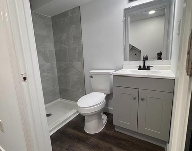 2606 W Fairmount Avenue - Photo Thumbnail 9