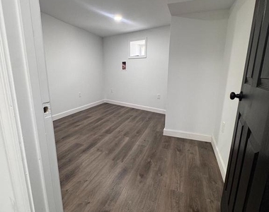 2606 W Fairmount Avenue - Photo Thumbnail 8