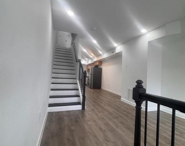 2606 W Fairmount Avenue - Photo Thumbnail 2