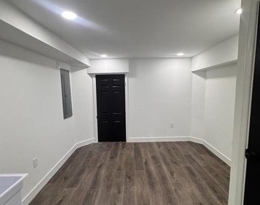 2606 W Fairmount Avenue - Photo Thumbnail 7