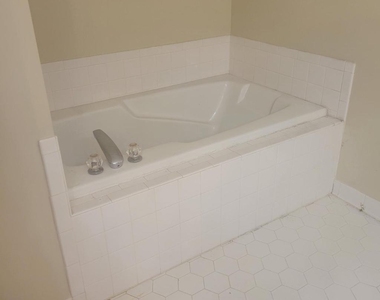 603b Admiral Drive - Photo Thumbnail 8