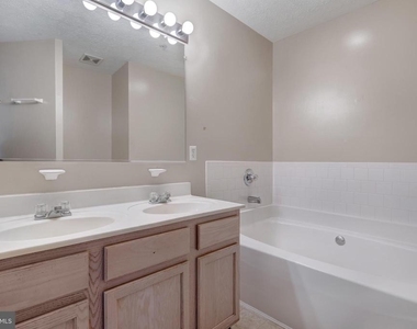50 Amberstone Court - Photo Thumbnail 13