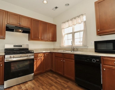 403 Wilmore Drive - Photo Thumbnail 7