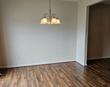403 Wilmore Drive - Photo Thumbnail 6