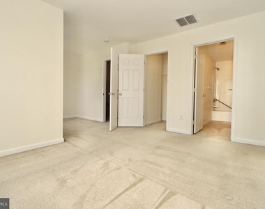 403 Wilmore Drive - Photo Thumbnail 27