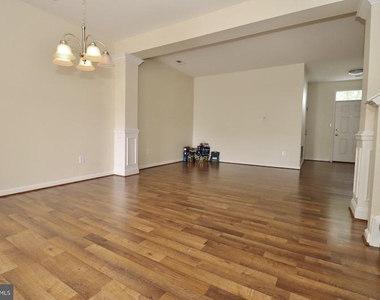 403 Wilmore Drive - Photo Thumbnail 2