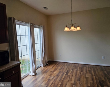 403 Wilmore Drive - Photo Thumbnail 12