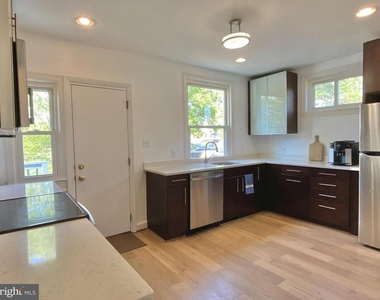 1772 E Street Ne - Photo Thumbnail 10