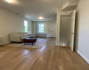 1772 E Street Ne - Photo Thumbnail 4