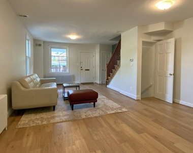 1772 E Street Ne - Photo Thumbnail 5