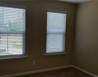 100 Burr Oak Circle S - Photo Thumbnail 11