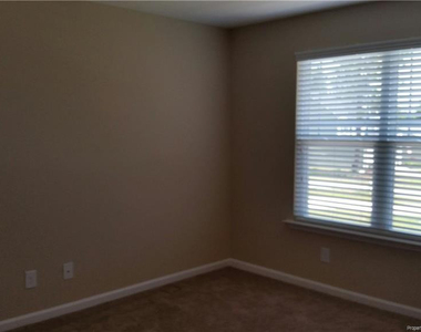 100 Burr Oak Circle S - Photo Thumbnail 12
