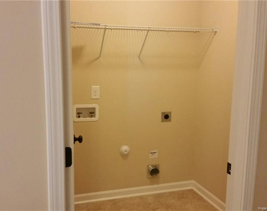 100 Burr Oak Circle S - Photo Thumbnail 16