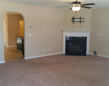 100 Burr Oak Circle S - Photo Thumbnail 3