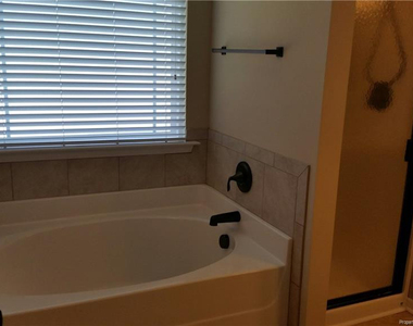 100 Burr Oak Circle S - Photo Thumbnail 9