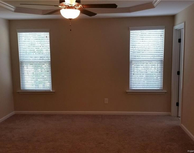 100 Burr Oak Circle S - Photo Thumbnail 7