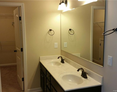100 Burr Oak Circle S - Photo Thumbnail 8