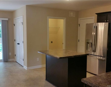 100 Burr Oak Circle S - Photo Thumbnail 4