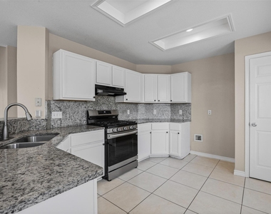 2432 Roundabout Ln - Photo Thumbnail 6
