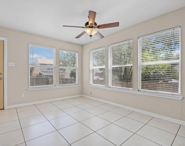 2432 Roundabout Ln - Photo Thumbnail 5