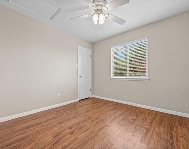 2432 Roundabout Ln - Photo Thumbnail 17