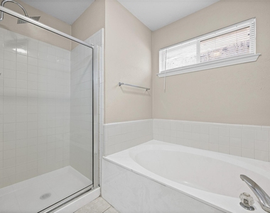 2432 Roundabout Ln - Photo Thumbnail 14