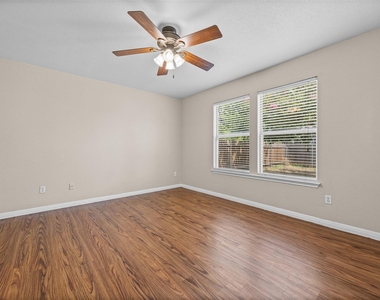 2432 Roundabout Ln - Photo Thumbnail 10