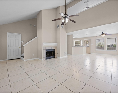 2432 Roundabout Ln - Photo Thumbnail 3