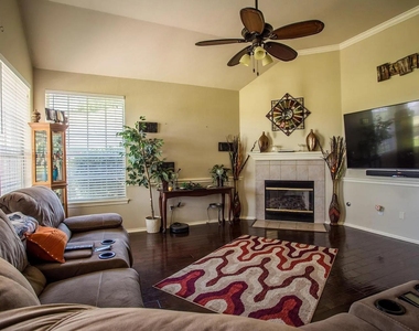 2713 Butler National Dr - Photo Thumbnail 11