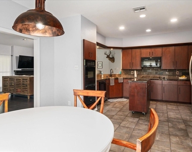 1613 Flint Ct - Photo Thumbnail 8