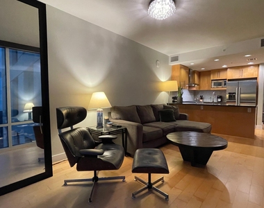300 Bowie St - Photo Thumbnail 10