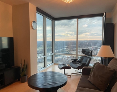 300 Bowie St - Photo Thumbnail 9